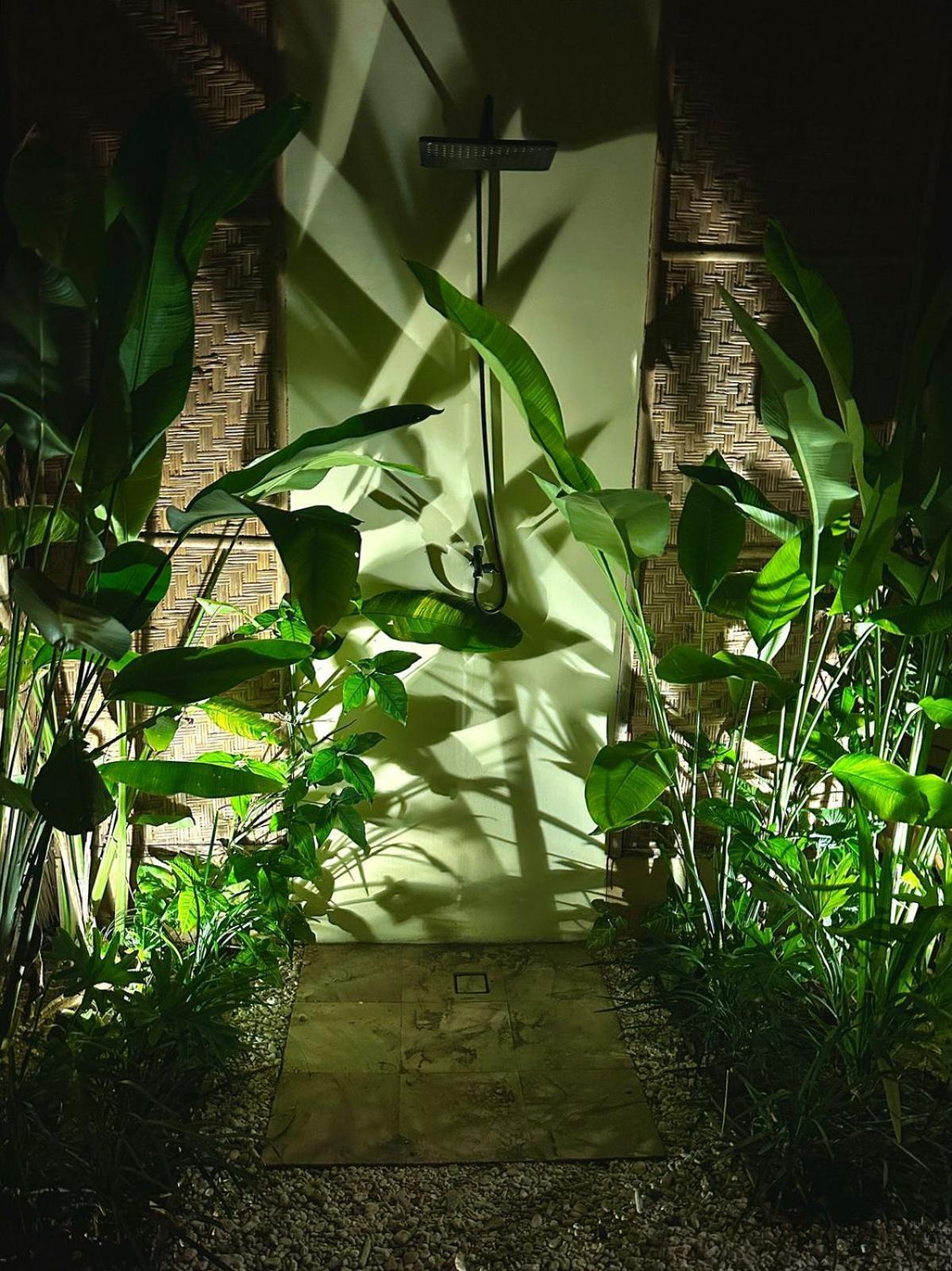 Beachfront Luxury Dome Villas - Gamat Bay Resort 珀尼达岛 外观 照片