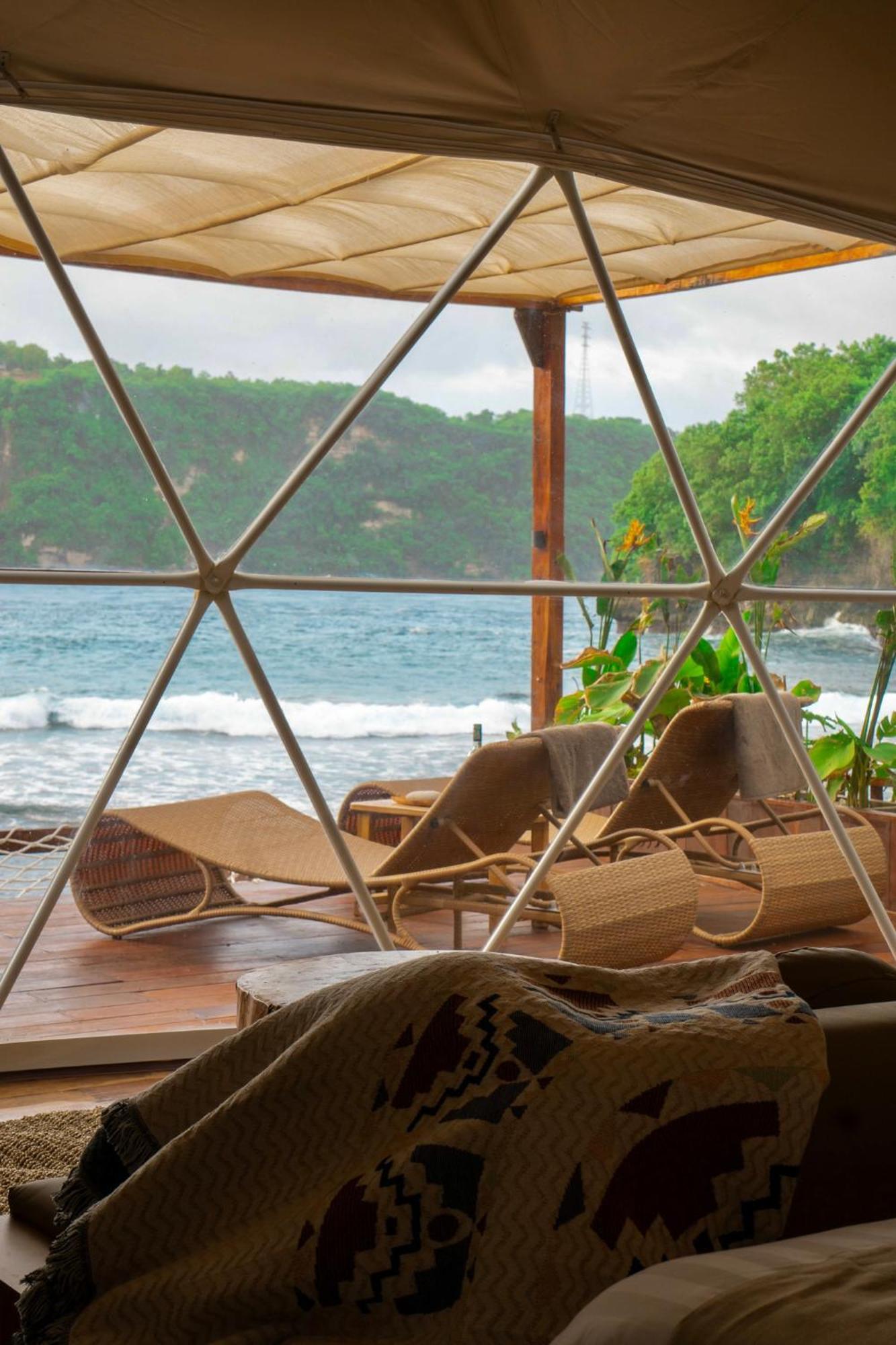 Beachfront Luxury Dome Villas - Gamat Bay Resort 珀尼达岛 外观 照片