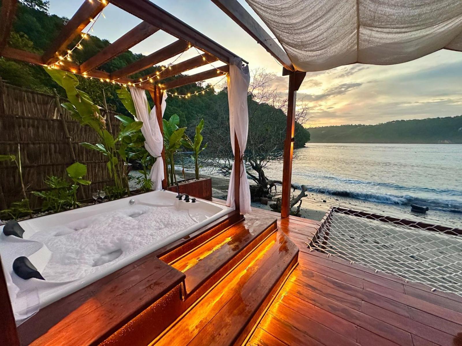 Beachfront Luxury Dome Villas - Gamat Bay Resort 珀尼达岛 外观 照片