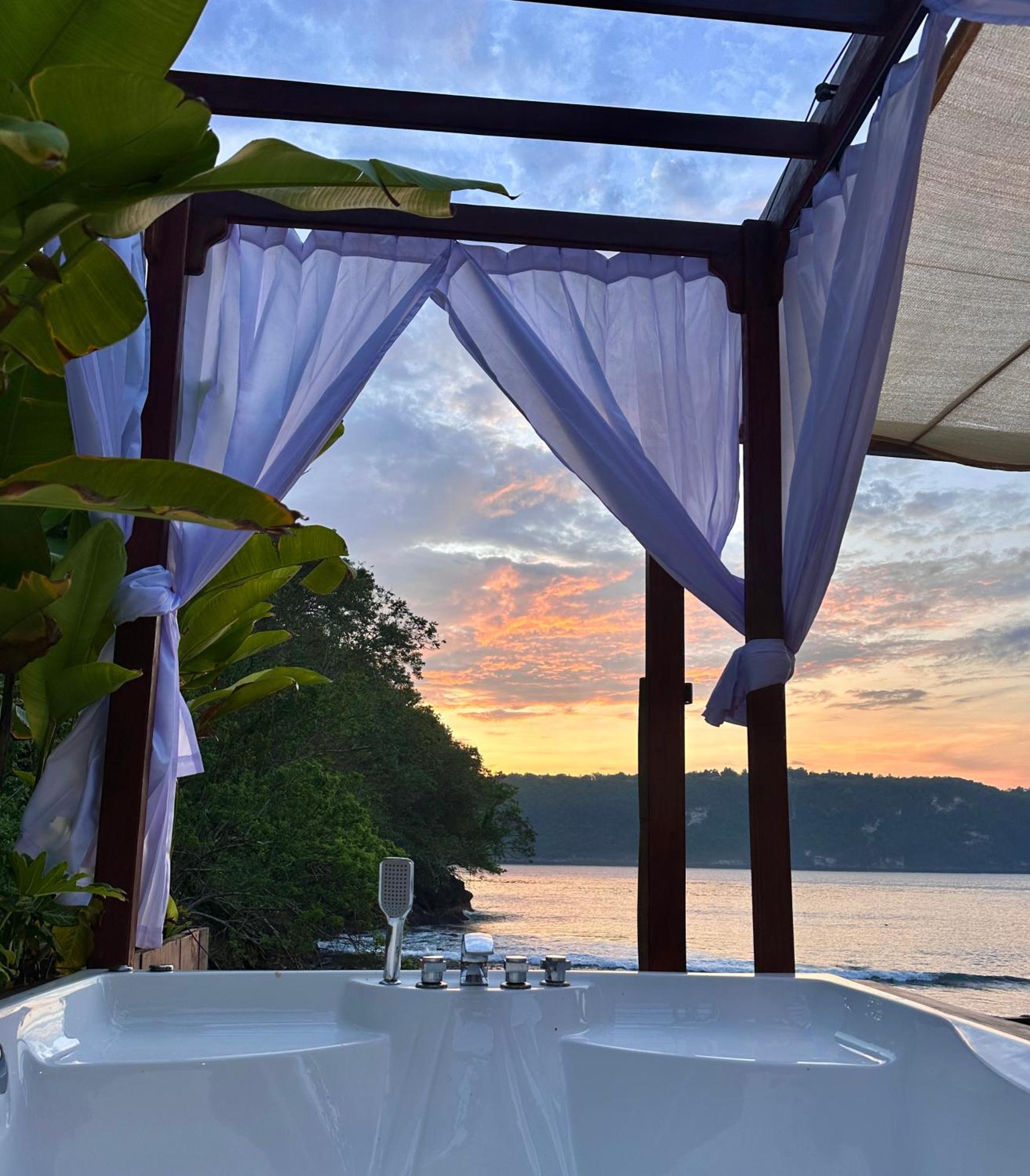 Beachfront Luxury Dome Villas - Gamat Bay Resort 珀尼达岛 客房 照片
