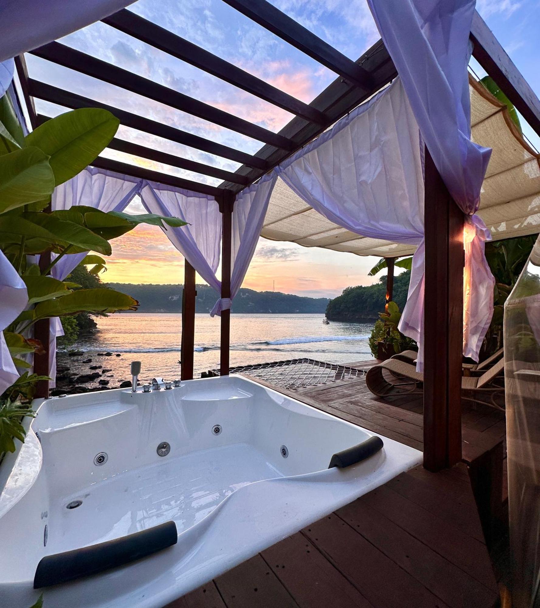 Beachfront Luxury Dome Villas - Gamat Bay Resort 珀尼达岛 外观 照片